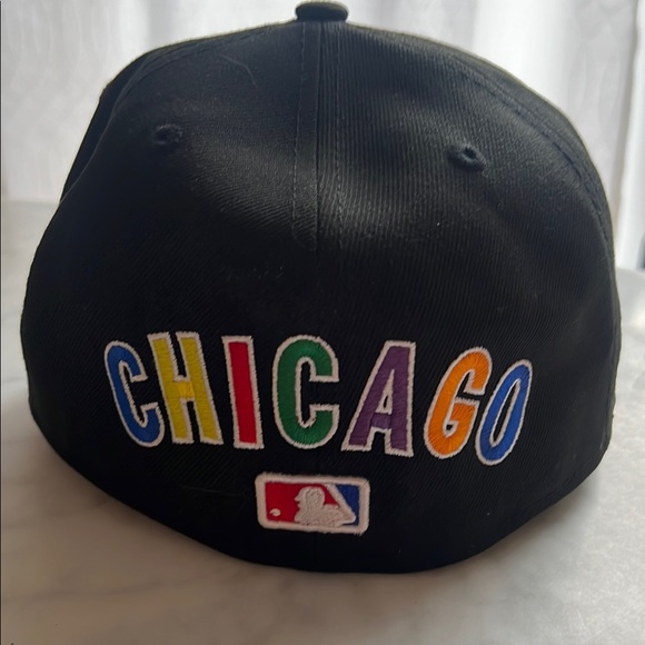 New Era Black Cap with rainbow Chicago Cubs logo - Picture 4 of 7
